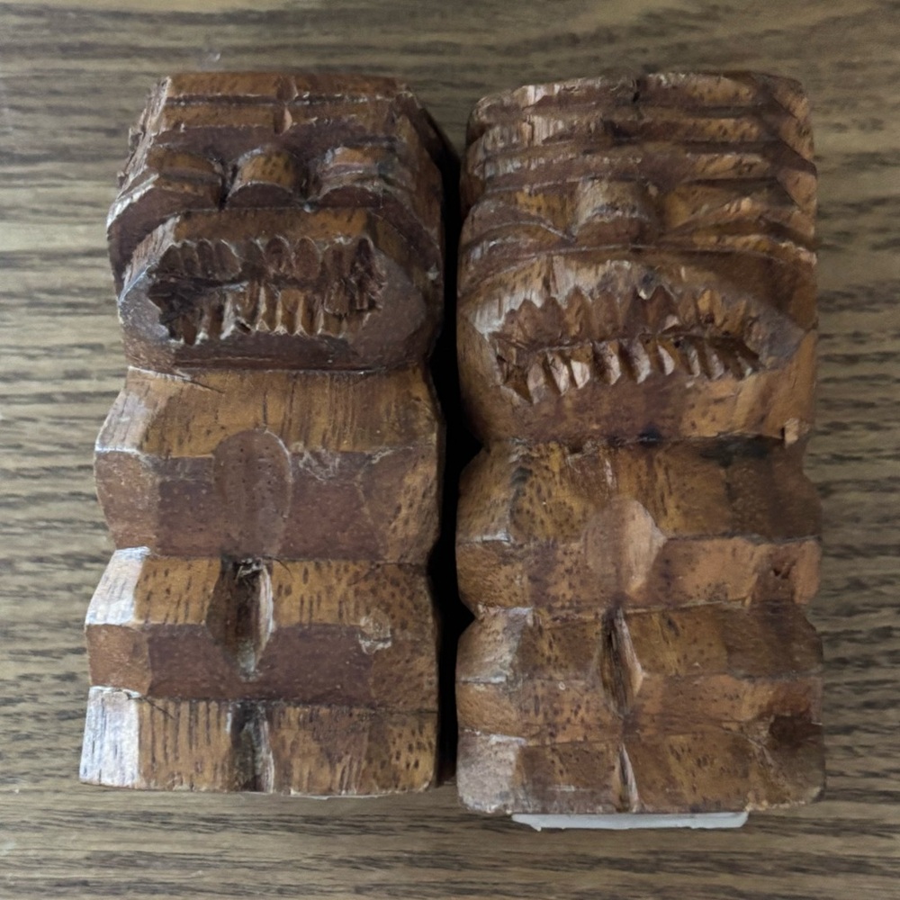 Vintage Wooden Carved Tiki Salt & Pepper Shakers UNUSED - Picture 10 of 11